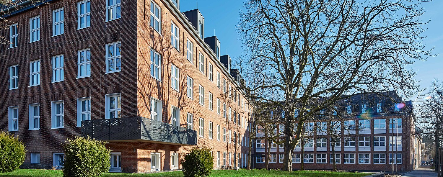 Schlossstraße Perspektive Gebäudekomplex