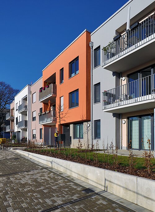Caspari-Viertel Perspektive verschiedenfarbiger Reihenhäuser 