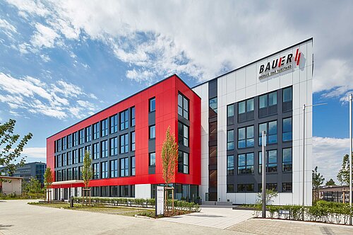 Bauer Elektroanlagen Perspektive aus Parkplatzsicht
