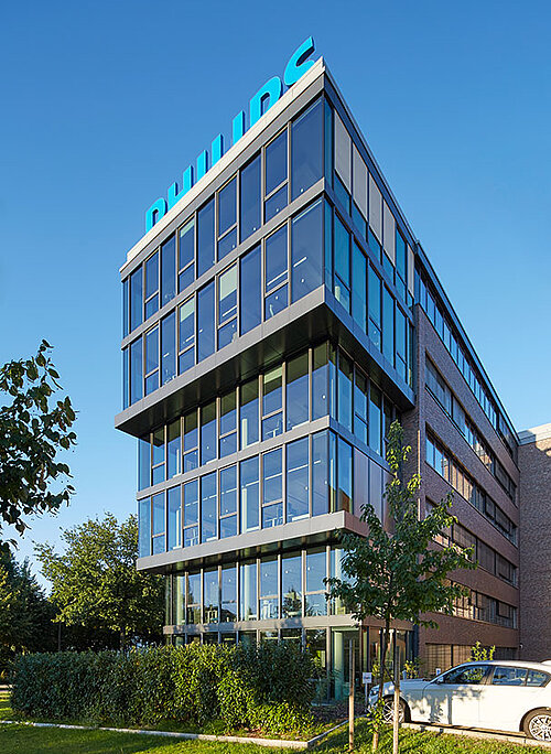 Philips Headquarters Froschperspektive Tag