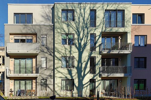 Caspari-Viertel Ansichtsausschnitt verschiedenfarbiger Reihenhäuser 