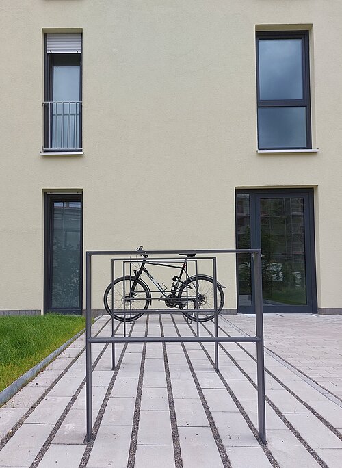 Caspari-Quartier Gartenansicht mit Fahrradbügeln  