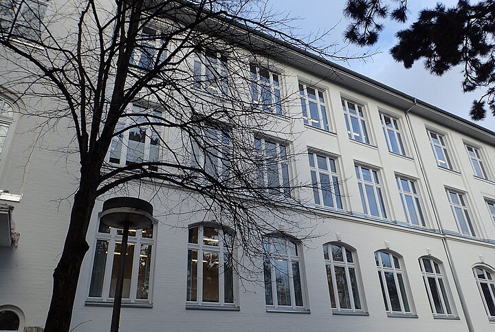 HAW Armgartstraße Froschperspektive Fassade