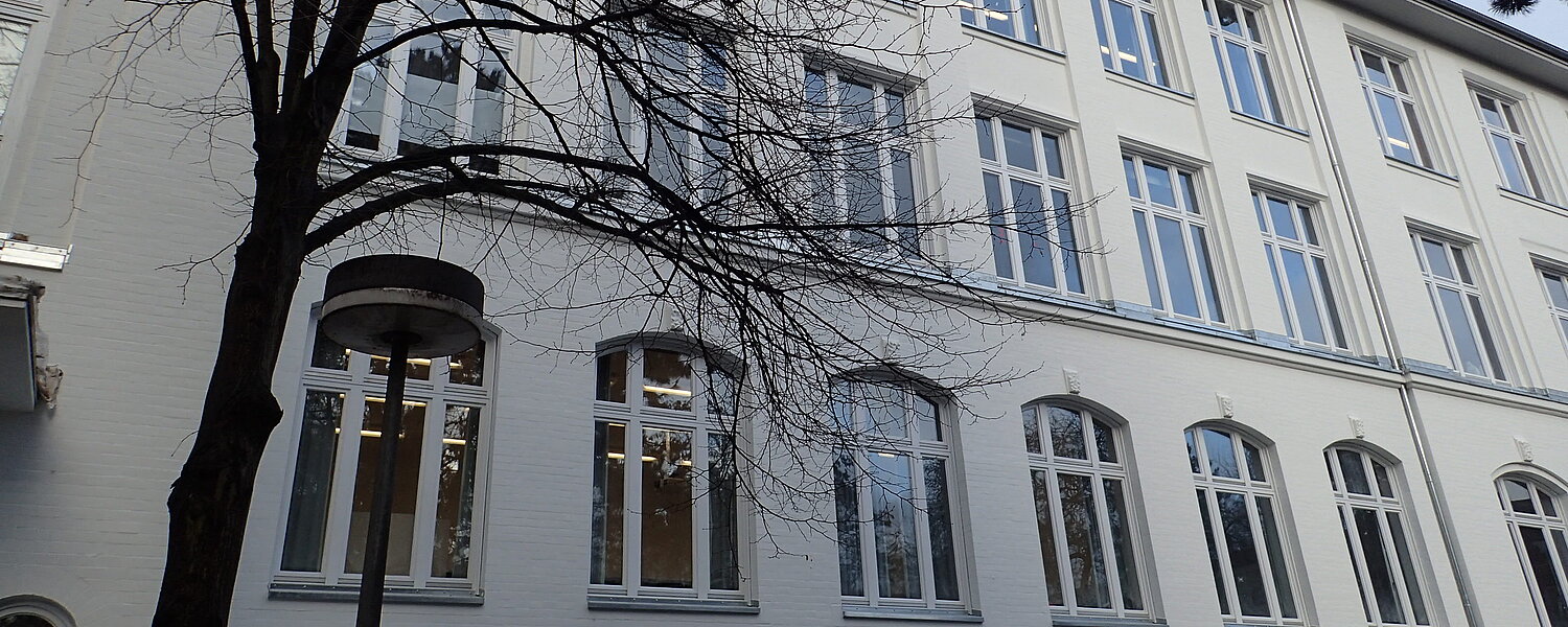 HAW Armgartstraße Froschperspektive Fassade